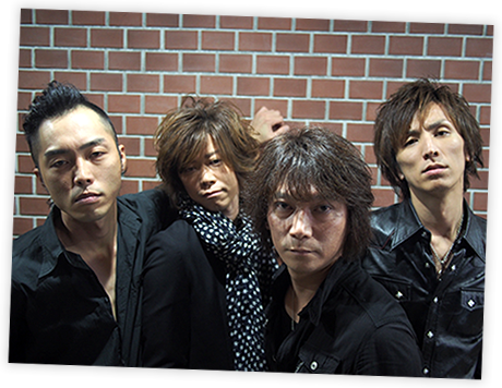 ヒョンなきっかけで集まったメンバーがアジな音をカモし出す。THERE SHE GOES